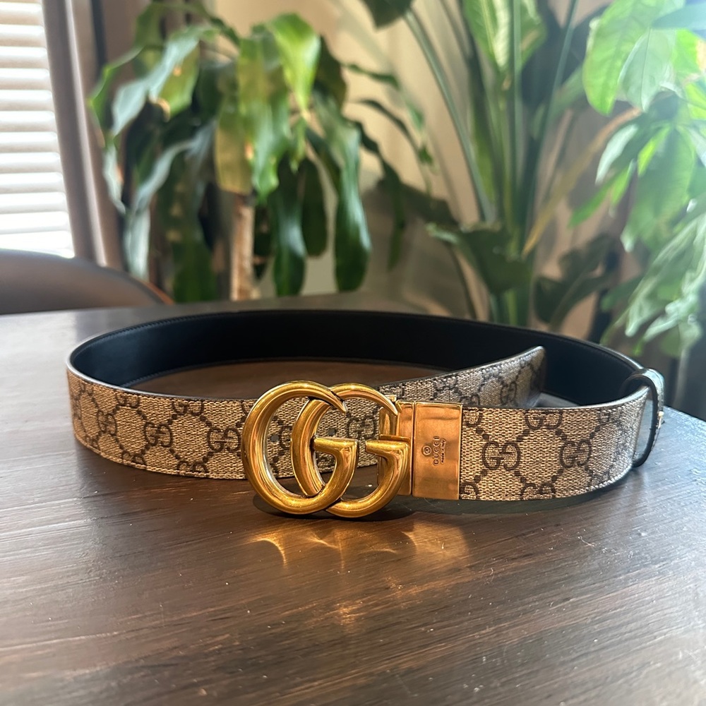 Gucci Marmont reversible belt.
